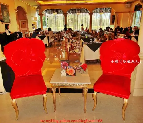 玫瑰夫人 - 在裝潢還不錯的餐廳喝喝下午茶~