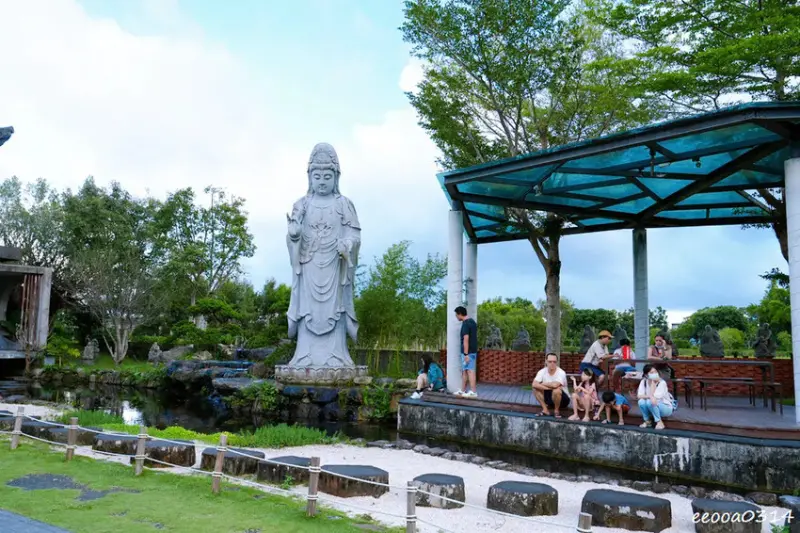 宜蘭咖啡廳「北后寺・聽水咖啡」，潺潺流水美景相伴，順遊絕美禪