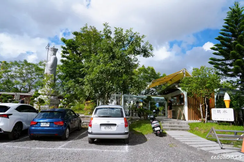 宜蘭咖啡廳「北后寺・聽水咖啡」，潺潺流水美景相伴，順遊絕美禪