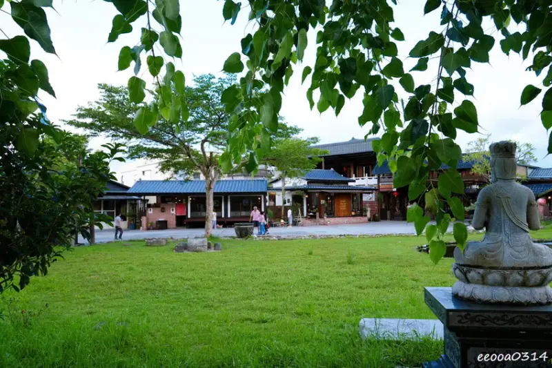 宜蘭咖啡廳「北后寺・聽水咖啡」，潺潺流水美景相伴，順遊絕美禪