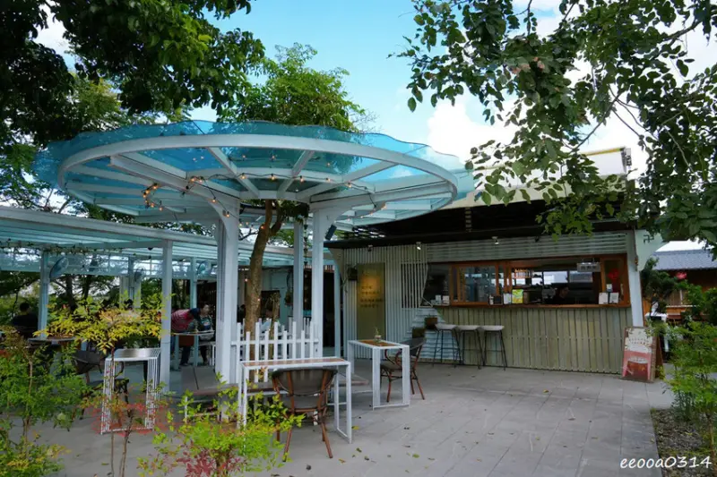 宜蘭咖啡廳「北后寺・聽水咖啡」，潺潺流水美景相伴，順遊絕美禪