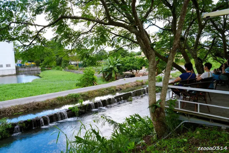 宜蘭咖啡廳「北后寺・聽水咖啡」，潺潺流水美景相伴，順遊絕美禪