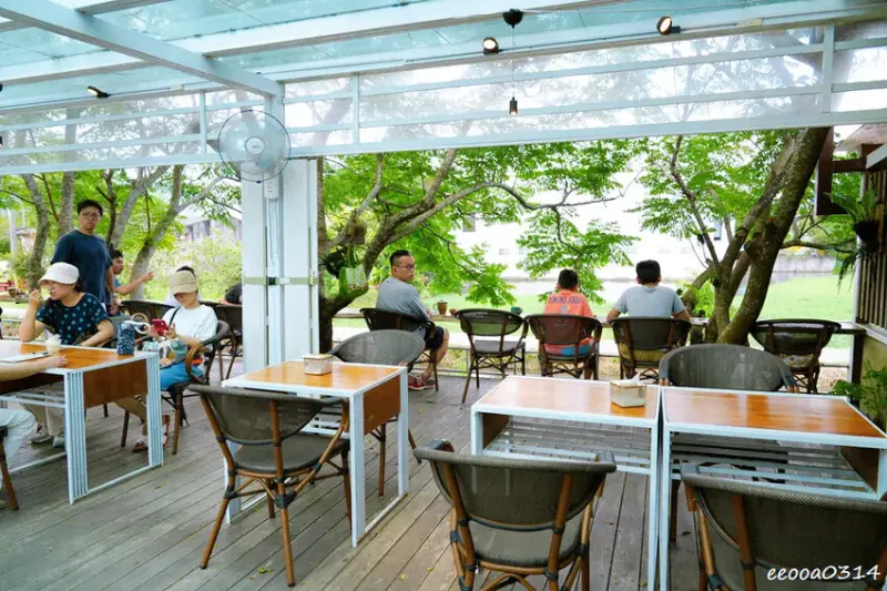 宜蘭咖啡廳「北后寺・聽水咖啡」，潺潺流水美景相伴，順遊絕美禪