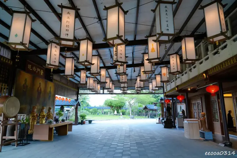 宜蘭咖啡廳「北后寺・聽水咖啡」，潺潺流水美景相伴，順遊絕美禪