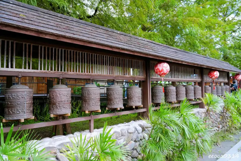 宜蘭咖啡廳「北后寺・聽水咖啡」，潺潺流水美景相伴，順遊絕美禪