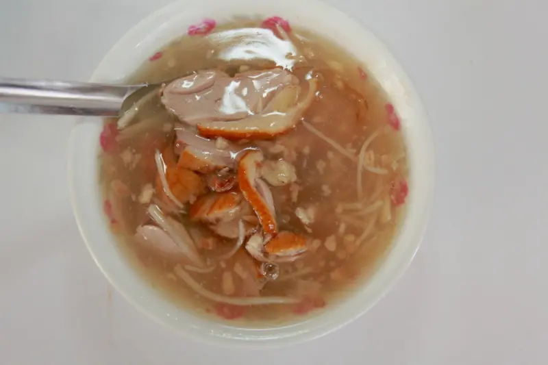 吃。高雄|前金區。名不虛傳的美味，整體口感值得推薦「月娥鴨肉」。