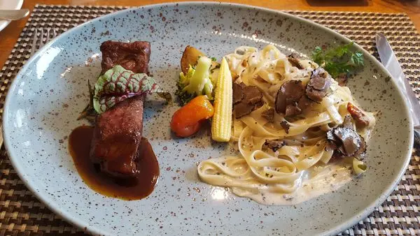 高雄食記【漢來池畔餐廳】澳洲和牛套餐 讓人失望黑松露奶油寬麵 漢來大飯店 11樓 池畔餐廳 Pool Side Cafe ((附菜單