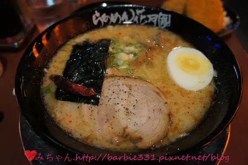 ♥看日本電影配日本拉麵。好愛嗆辣韭菜。らあめん 花月嵐拉麵 信義威秀店♥