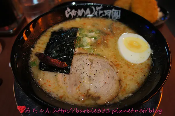 ♥看日本電影配日本拉麵。好愛嗆辣韭菜。らあめん 花月嵐拉麵 信義威秀店♥