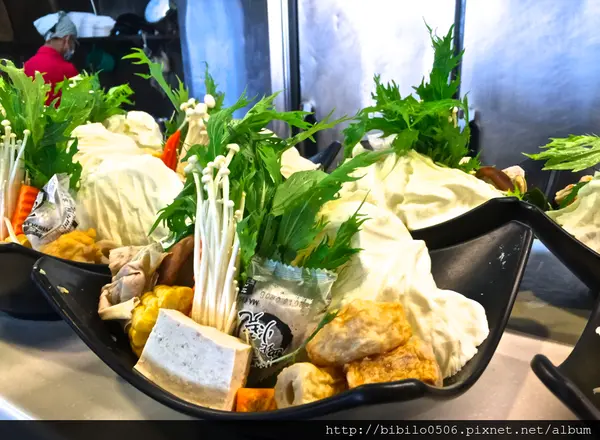 『魔王食記』高雄前金 檸檬香茅火鍋專賣店-中華旗艦店 來感受一下獨特香茅香氣的魅力吧～醬料真的好重要之一定要來吃『文末有詳細店家資料』