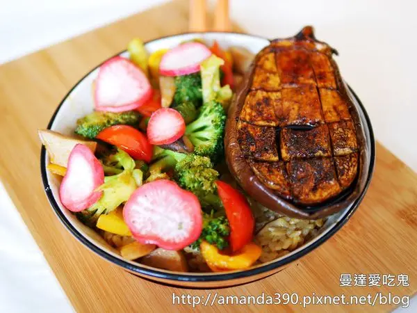 【高雄食記】苓雅區 舒果新米蘭蔬食 ● 金啊日呷菜呼身體「鬆」一下！❤❤