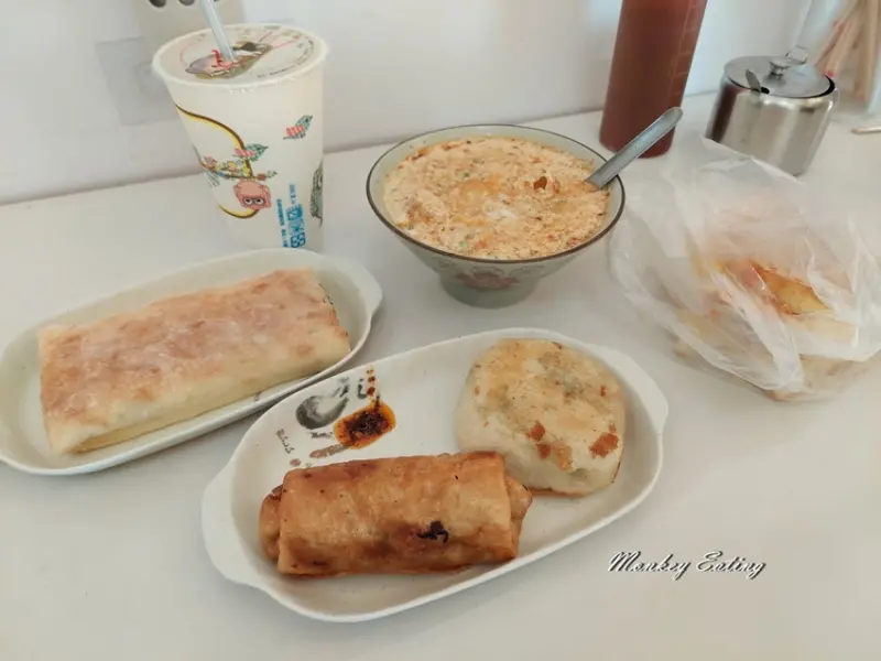 【台中東勢】東奇早點｜在地人早餐推薦！招牌台灣漢堡、蔥大餅大推。東勢必吃銅板價傳統中式早餐 - 貪吃猴的幻想