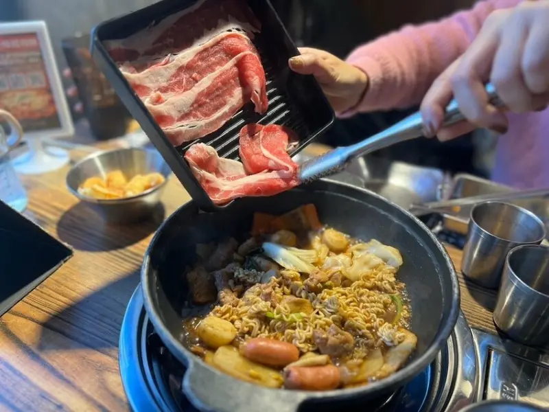 [ 桃園食記 ] 甩鍋雞볶찜韓式炒雞吃到飽-桃園ATT店 |