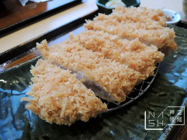 [高雄食記] Nash 吃 豬排真的很厲害的日本連鎖店 大戶屋