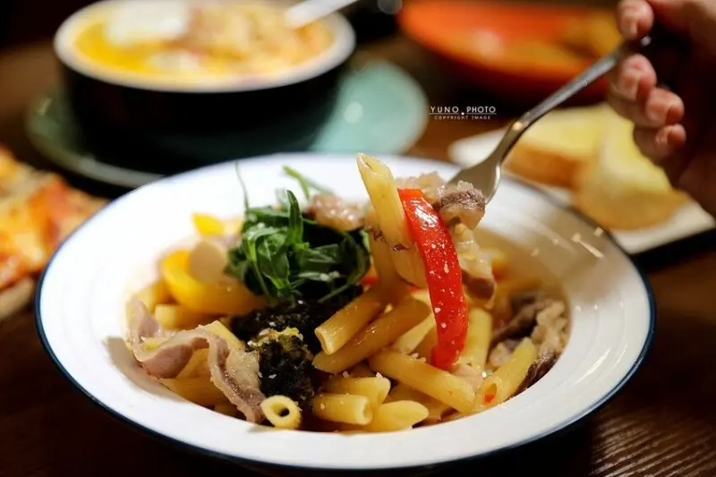 台中市南屯區THEEATS樂義食-義大利麵專賣｜高CP值義大利麵、燉飯、脆餅披薩 (台中南屯美食)