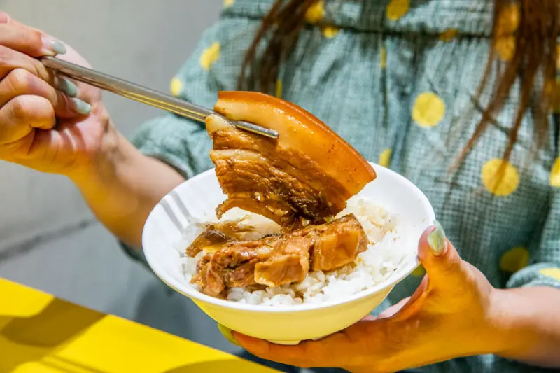 彰化縣員林市爌肉義｜零負評號稱在地最強爌肉飯！料爆多燉湯只要銅板價