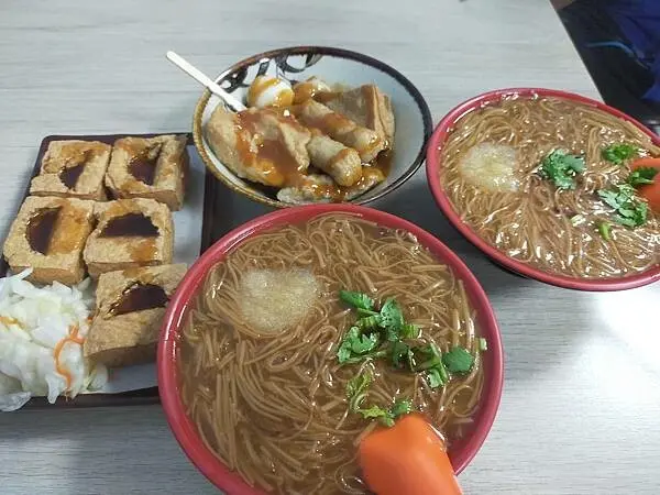 新北三峽北大陳記台灣小吃~大腸麵線~甜不辣~臭豆腐~內有座位冷氣開放~最接地氣~非吃不可的台灣美食~