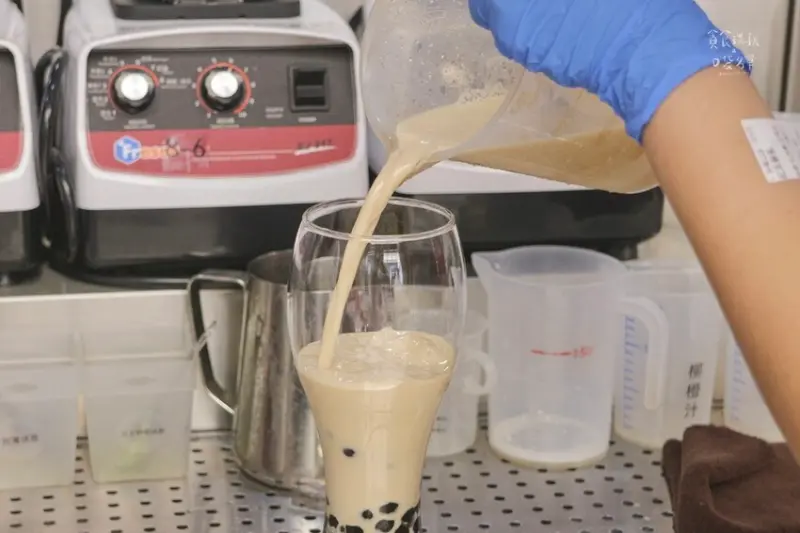 台中西區｜新開幕質感手搖飲品牌！清新茶香~搭配果香、奶香都好