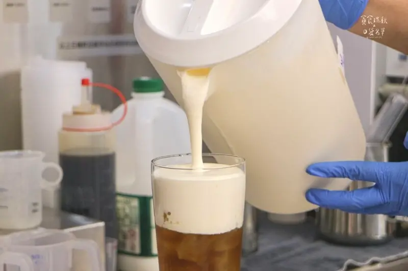 台中西區｜新開幕質感手搖飲品牌！清新茶香~搭配果香、奶香都好