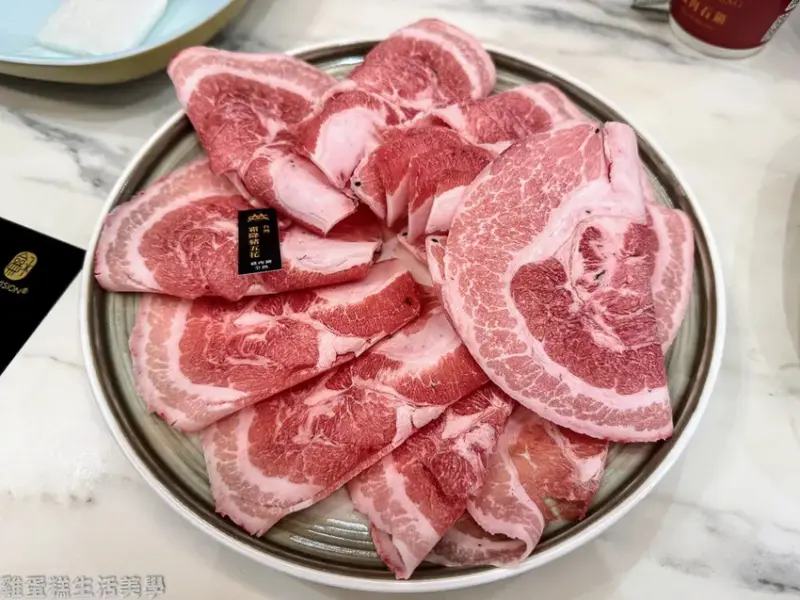 【高雄食記】嗑肉石鍋(高雄小港店) -
