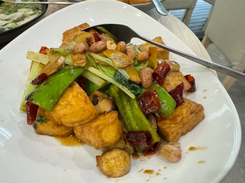 【台北中山美食】禾花素食，結合中式點心與熱炒，多達100道菜色，吃出幸福感