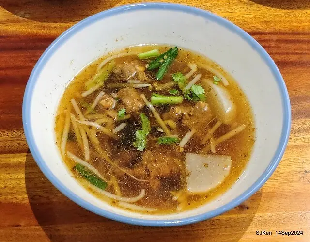 (新竹東區美食)「朱家排骨酥麵」--- 軟嫩濃郁「排骨酥湯」與Q彈香蒸「清蒸蝦仁肉圓」