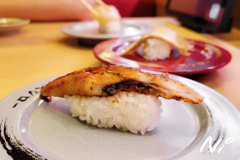 [嘉義西區]スシロー壽司郎-嘉義垂楊店。炙燒上等星鰻/生食級日本貝柱/蒜香花枝天婦羅/帆立貝奶油可樂餅/「魔物獵人」20周年聯名限定#2024年9月新開幕