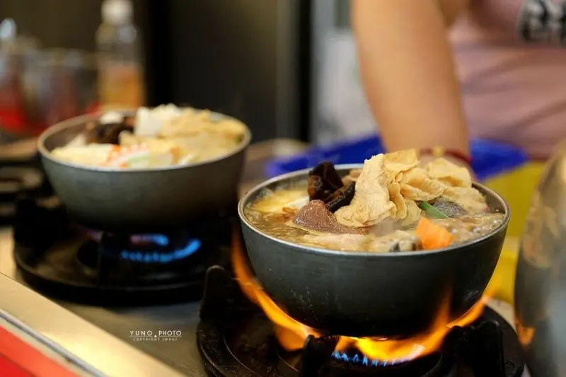 台中市豐原區饌囍堂臭臭鍋｜C/P值爆表 免2百元爽吃鍋！拌飯霜淇淋飲料自助吧吃到飽。菜單價位(豐原平價精緻小火鍋)