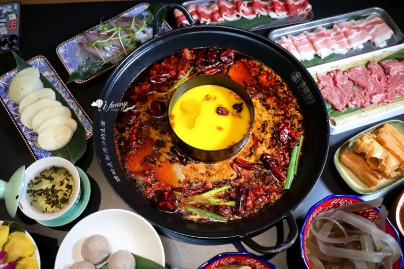 全台唯一茶館火鍋就在竹北！新開幕「李鐵柱火鍋村」重慶老火鍋加茶館元素，享受成都慢活。