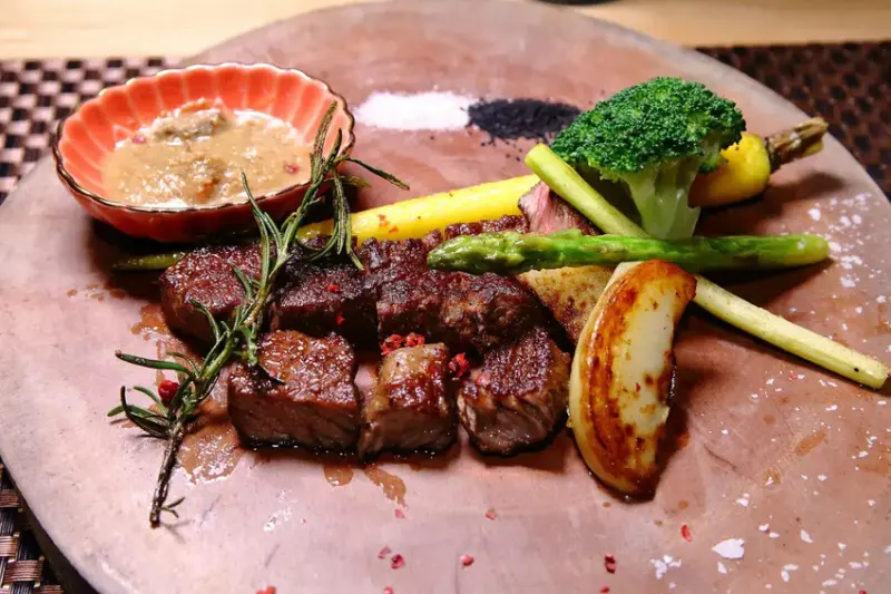 味屋居食 西湖店，和風料理｜餐酒館，嚴選頂級食材結合法式鐵板