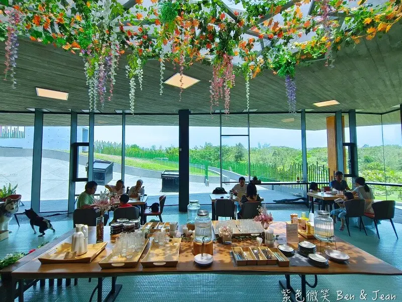 宜蘭縣壯圍鄉芒草Café》壯圍沙丘旅遊服務園區上的網美級餐廳，餐點也很有水準(含菜單)