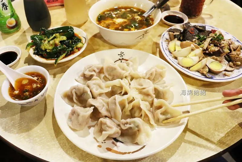 『龍門客棧餃子館』台北飄香近60年餃子老店，超人氣滷味，牛肉蛋花湯，菜單價位(捷運善導寺站)