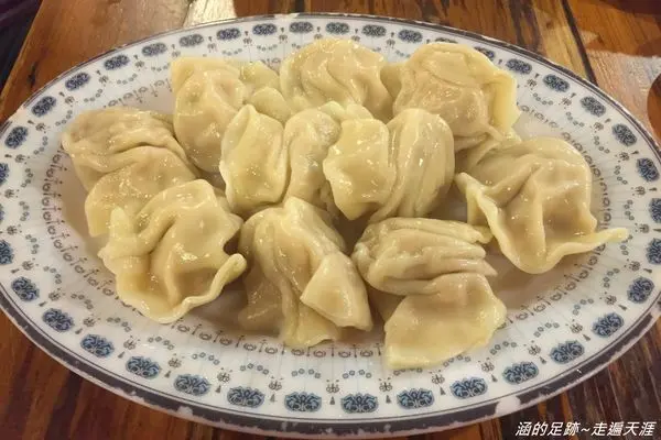 [食記] 台北 - 龍門客棧餃子館 ～ 屹立不搖的老店，好吃的滷味、水餃