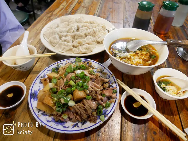 【台北中正區食記。龍門客棧餃子館】人氣水餃老店！讓人驚艷的滷味、溫和順口的牛肉蛋花湯