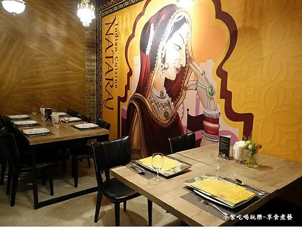 印度女人穿傳統紗麗壁畫-納達吉印度料理 (3)2.jpg