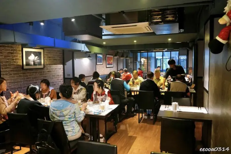 台北牛排餐廳「凱恩斯岩燒牛排」，高CP值午餐套餐420元起，