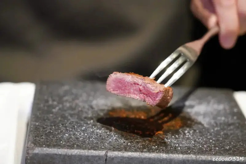 台北牛排餐廳「凱恩斯岩燒牛排」，高CP值午餐套餐420元起，