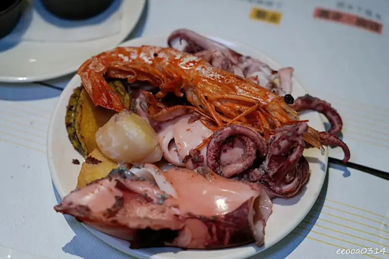 台北牛排餐廳「凱恩斯岩燒牛排」，高CP值午餐套餐420元起，