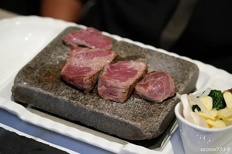 台北牛排餐廳「凱恩斯岩燒牛排」，高CP值午餐套餐420元起，
