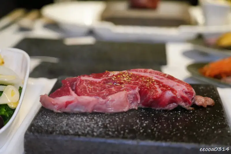 台北牛排餐廳「凱恩斯岩燒牛排」，高CP值午餐套餐420元起，