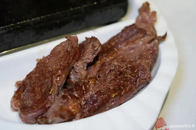 台北牛排餐廳「凱恩斯岩燒牛排」，高CP值午餐套餐420元起，