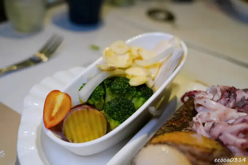 台北牛排餐廳「凱恩斯岩燒牛排」，高CP值午餐套餐420元起，