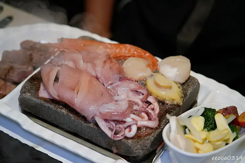 台北牛排餐廳「凱恩斯岩燒牛排」，高CP值午餐套餐420元起，