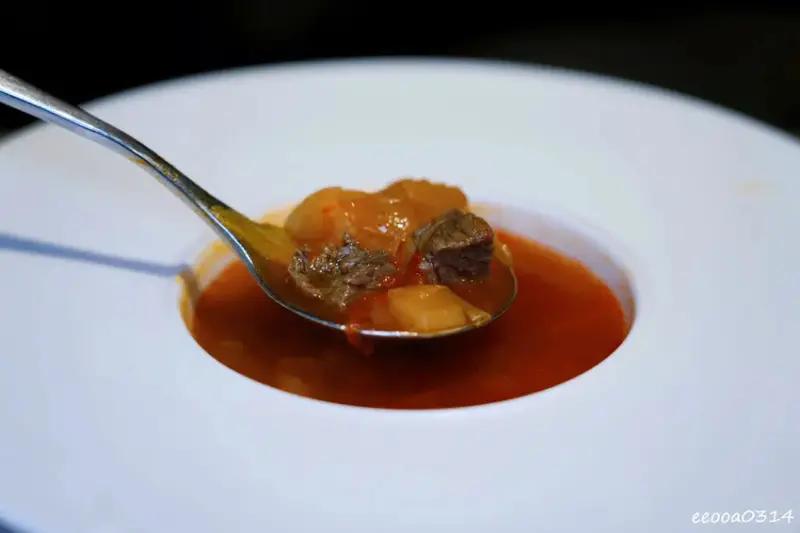 台北牛排餐廳「凱恩斯岩燒牛排」，高CP值午餐套餐420元起，