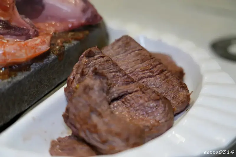 台北牛排餐廳「凱恩斯岩燒牛排」，高CP值午餐套餐420元起，