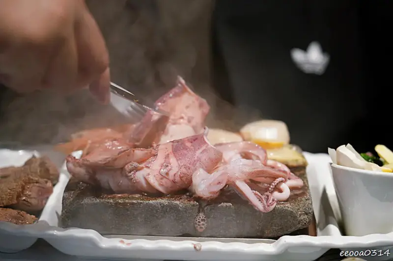 台北牛排餐廳「凱恩斯岩燒牛排」，高CP值午餐套餐420元起，
