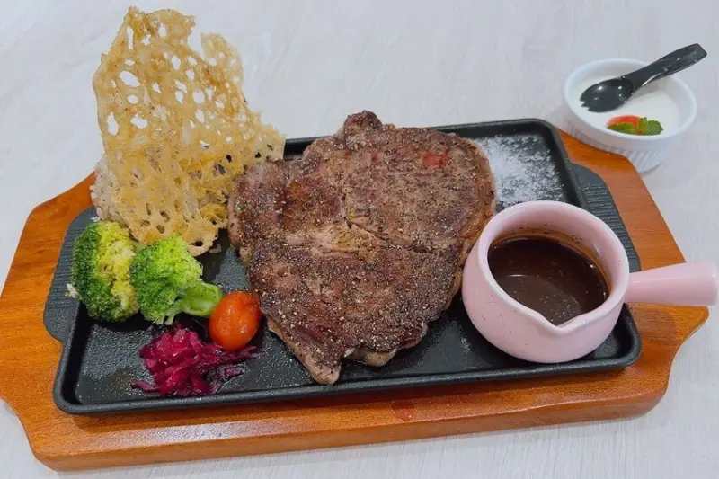 桃園市龜山區【林口中式簡餐推薦】穀雨豐  將排餐、西餐融入了台灣的飲食文化中，創造出屬於台灣人的台式的洋食料理餐廳