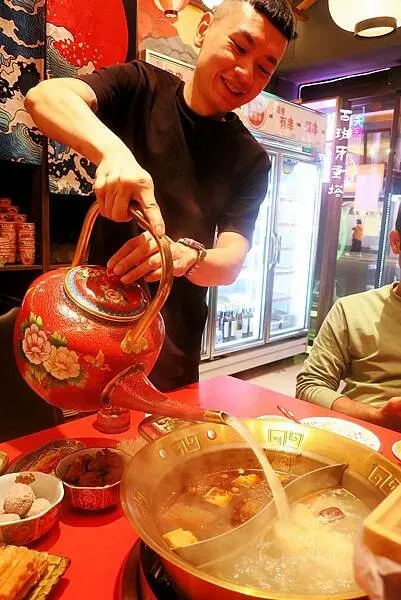 壹直串麻辣鴛鴦｜信義安和捷運站的新選擇！營業到半夜三點的麻辣