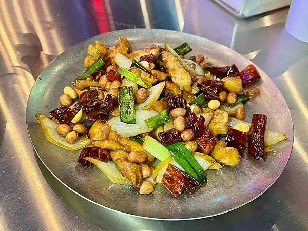 （高雄麻辣鍋）開麻開辣～599元起吃到飽！麻辣鍋三記魚餃、乾