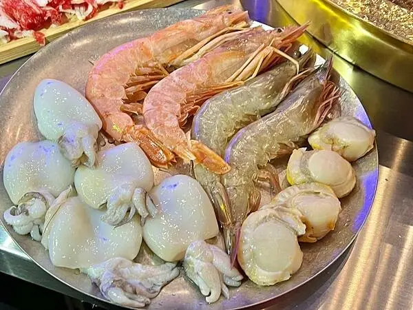 （高雄麻辣鍋）開麻開辣～599元起吃到飽！麻辣鍋三記魚餃、乾